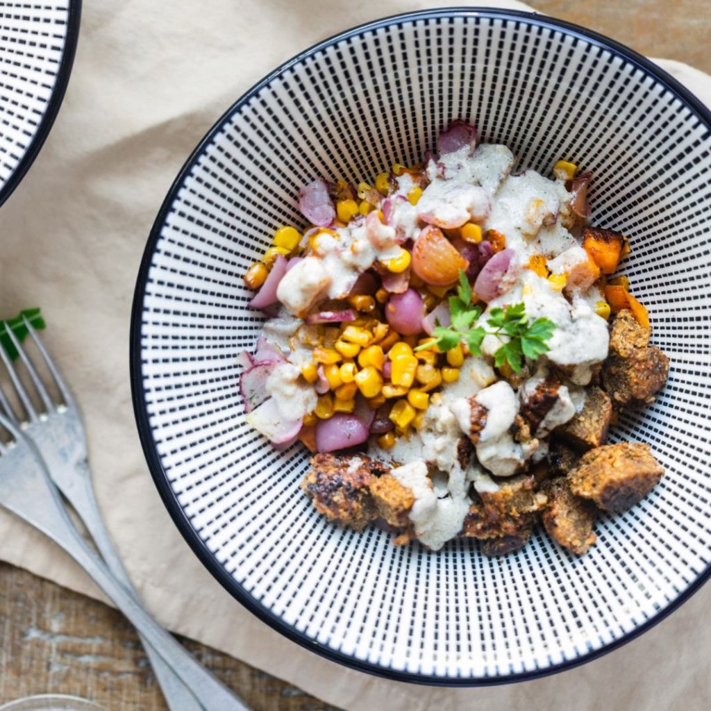 Tahin Bowl mit Insekten